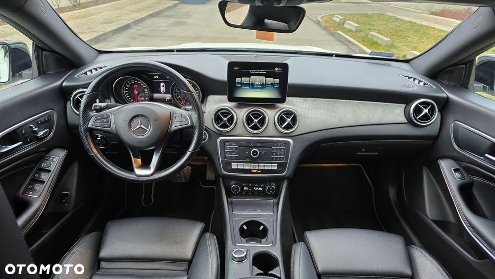 Mercedes-Benz CLA 250 4Matic 7G-DCT AMG Line - 14