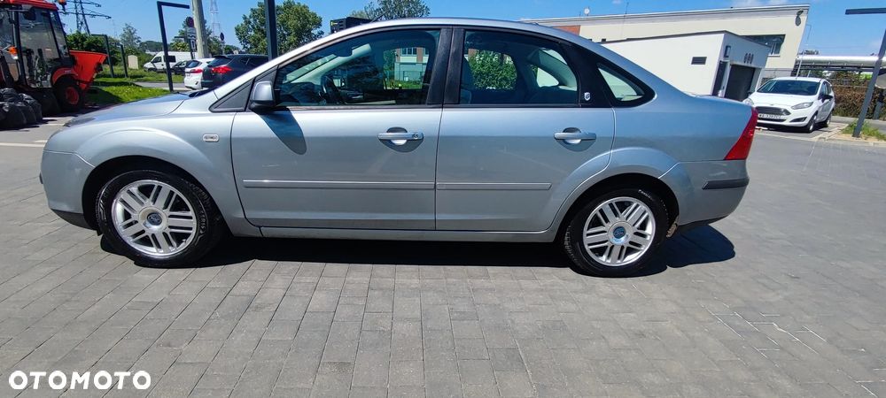 Ford Focus 1.6 16V Ghia - 38