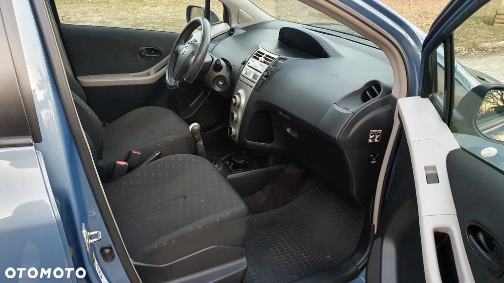 Toyota Yaris 1.3 Luna Premium - 12