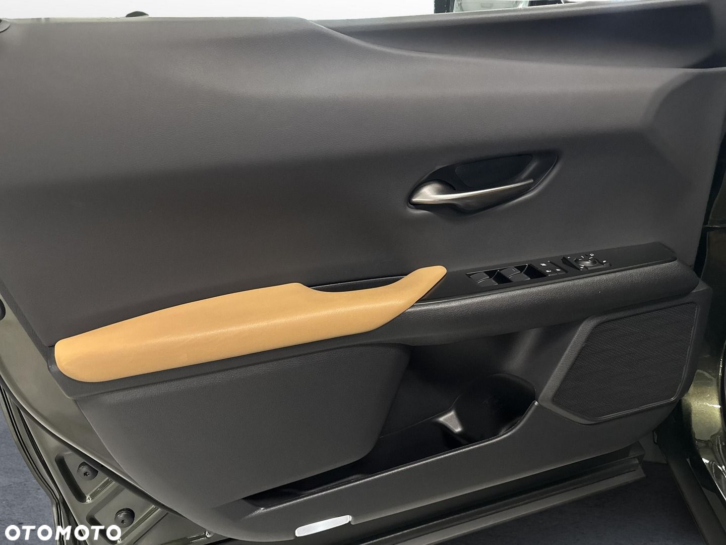 Lexus UX - 14