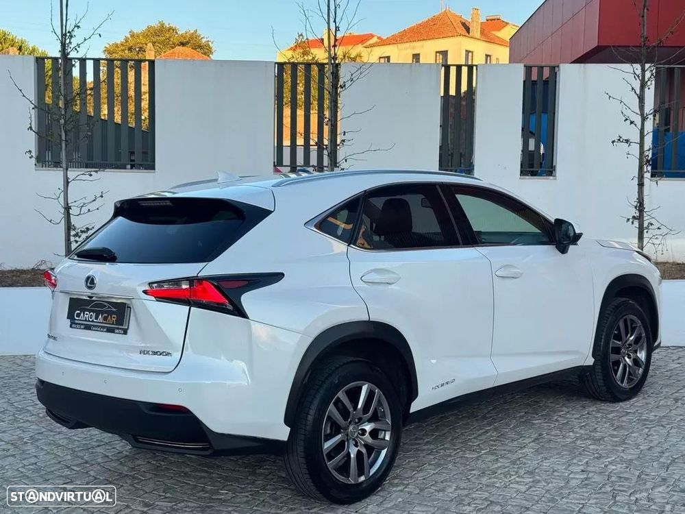 Lexus NX 300h Executive - 10