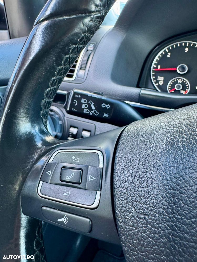 Volkswagen Touran 1.6 TDI DSG Highline - 36