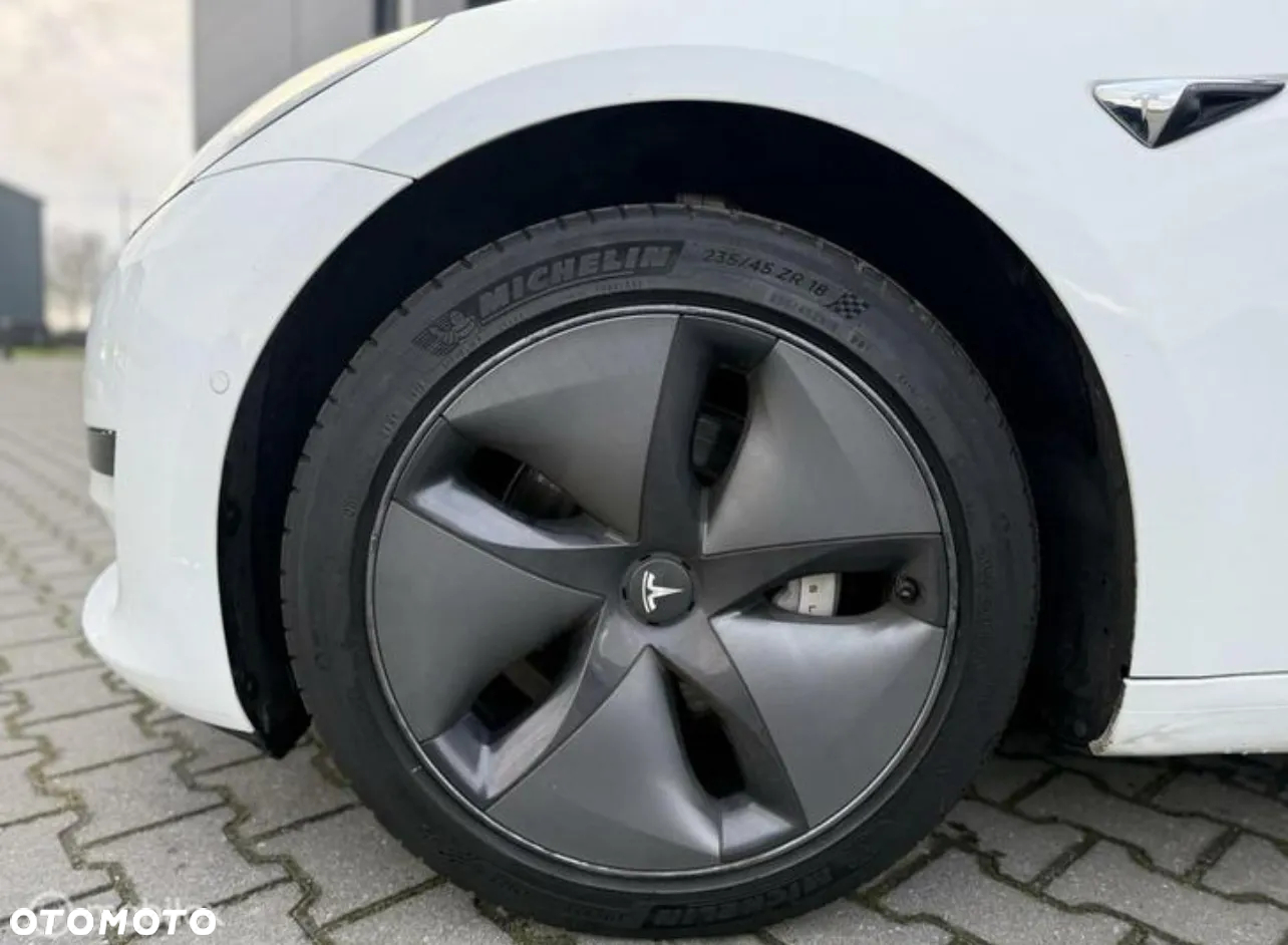 Tesla Model 3 Standard Reichweite Plus Hinterradantrieb - 21