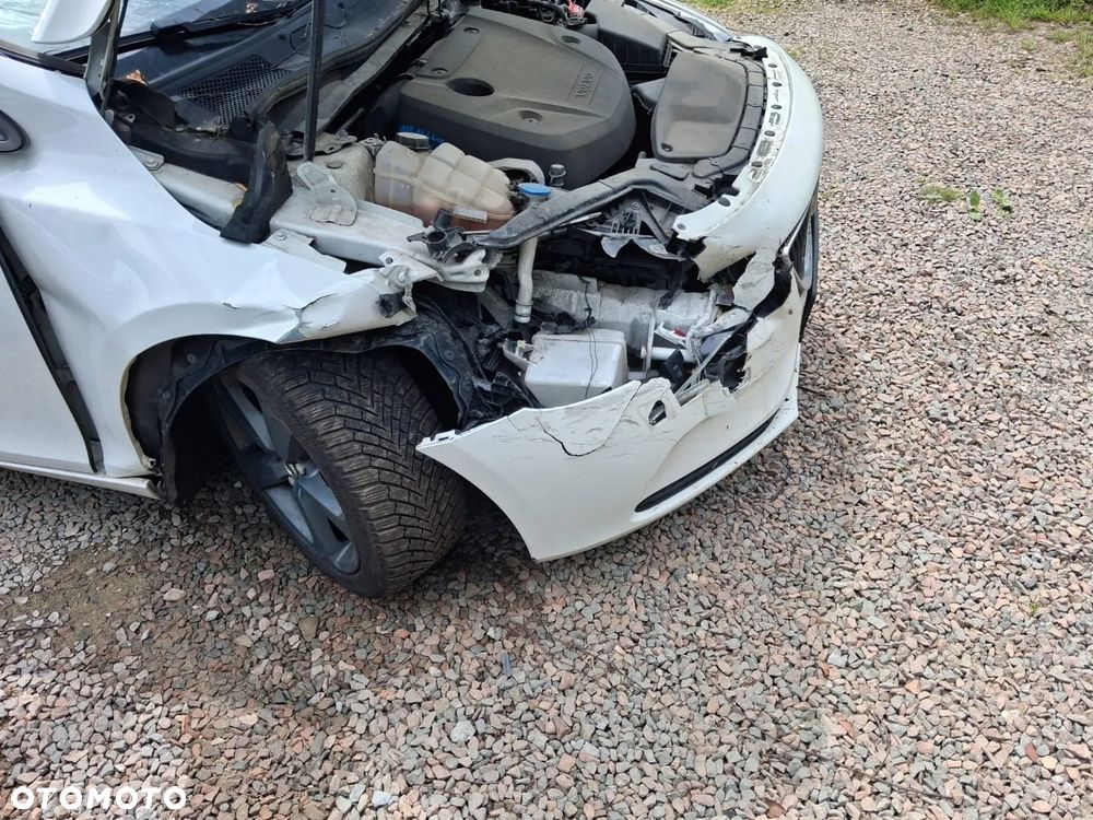 Volvo V40 D3 Drive-E SCR Momentum - 10