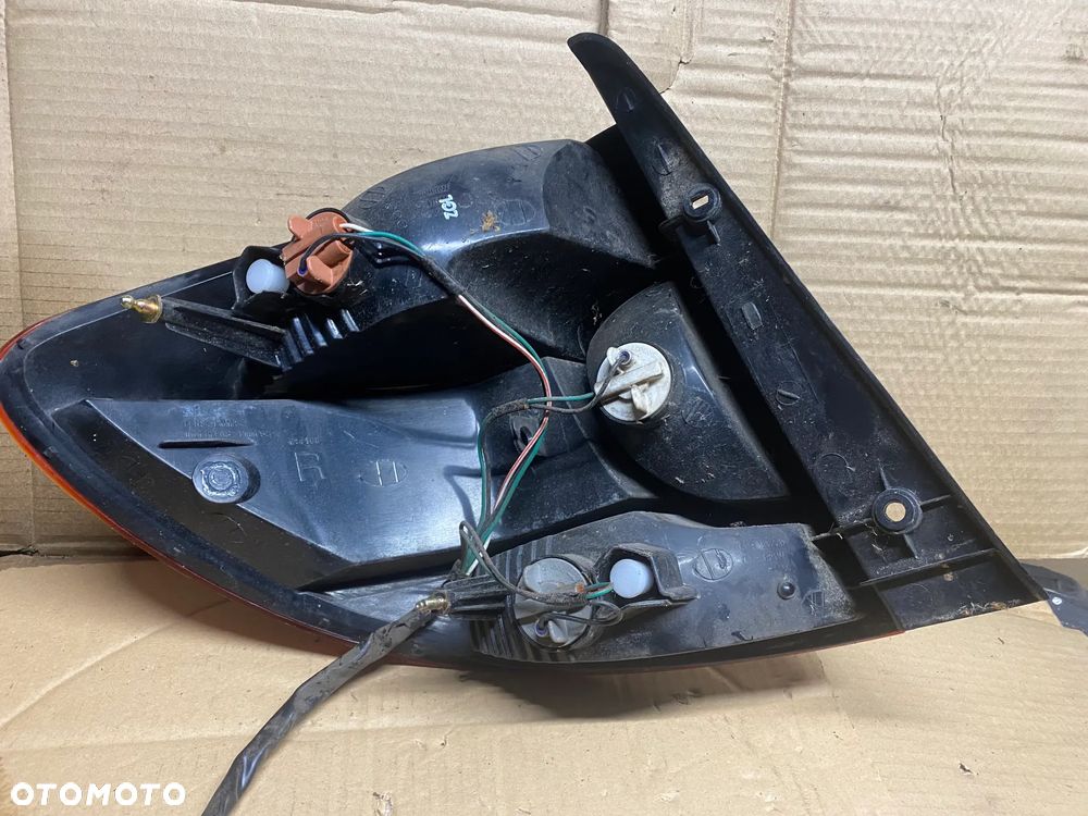 LAMPA TYLNA PRAWA KIA RIO I LIFT - 6