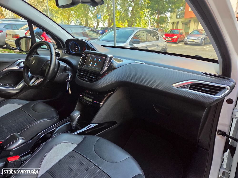 Peugeot 2008 PureTech 110 GPF Stop&Start EAT6 Crossway - 12