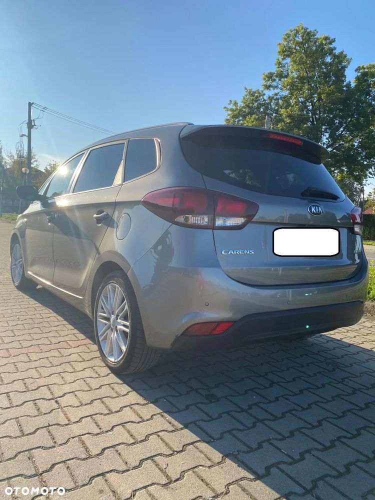 Kia Carens - 11
