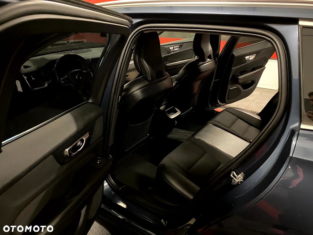 Volvo V60 D4 Geartronic Momentum - 21
