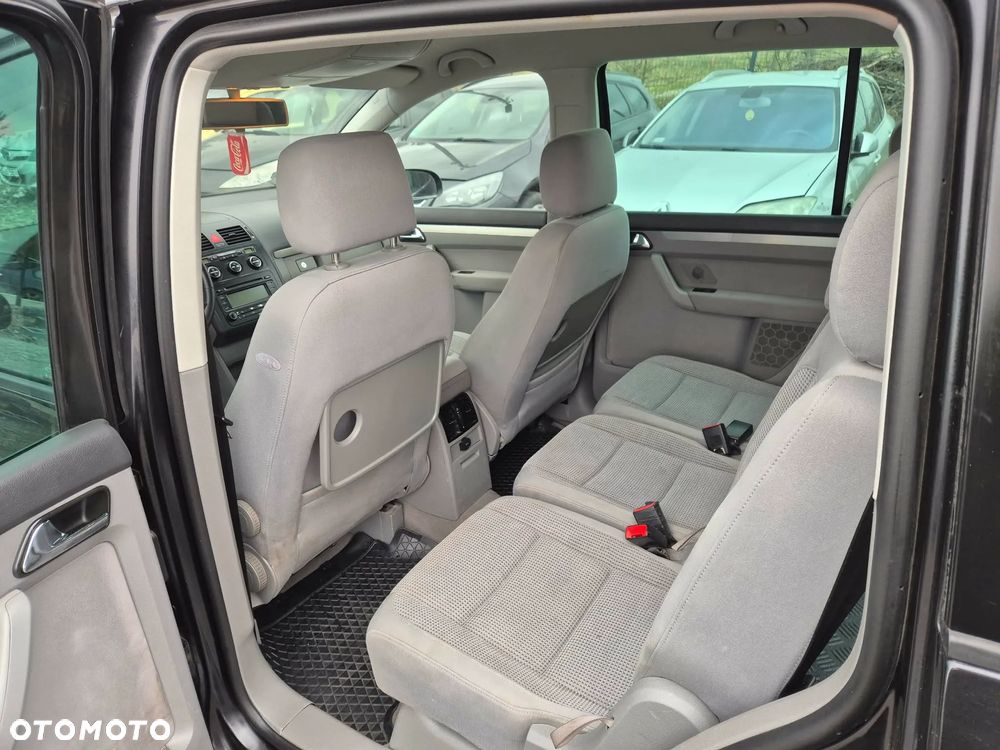 Volkswagen Touran 2.0 FSI Highline - 20