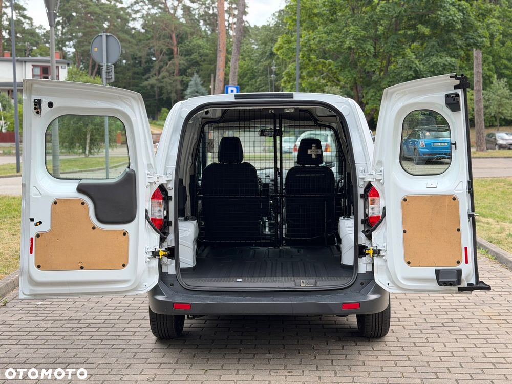 Ford Transit Courier - 10