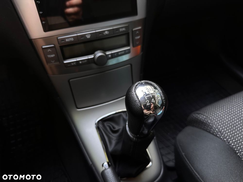 Toyota Avensis 2.0 VVT-i Team - 19