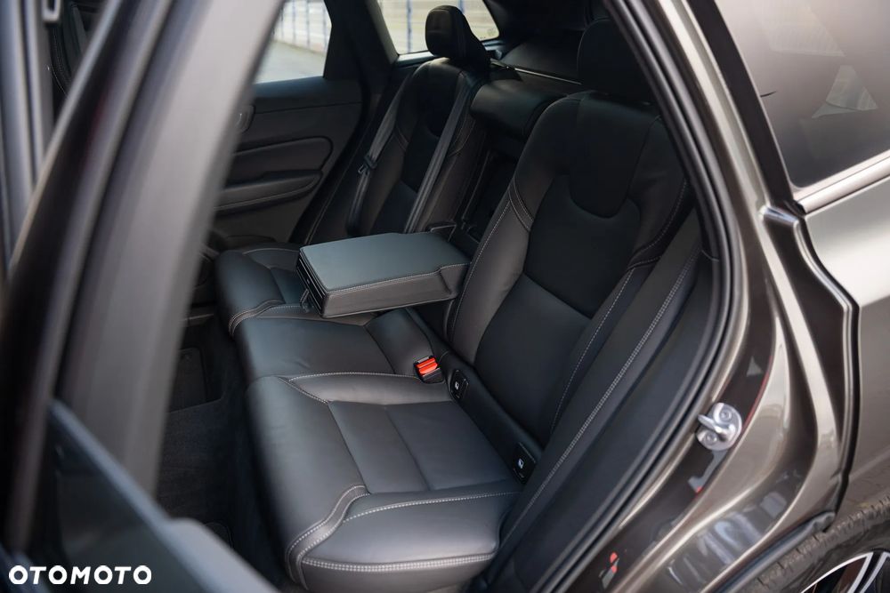 Volvo XC 60 B4 D AWD Ultimate Dark - 34