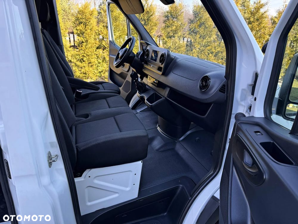 Mercedes-Benz Sprinter - 16