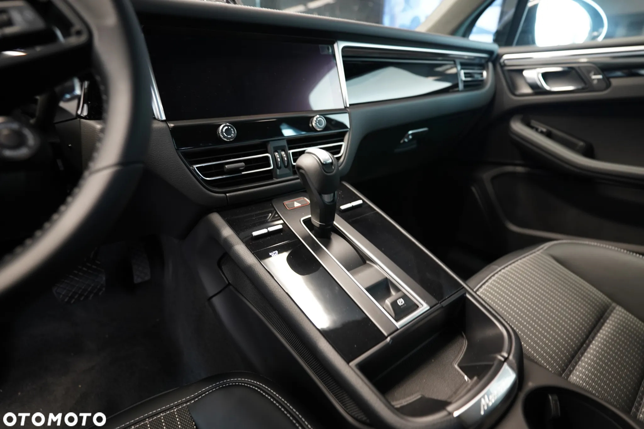 Porsche Macan T - 19
