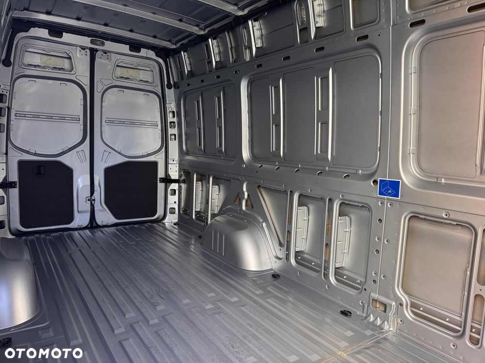 Mercedes-Benz Sprinter - 9