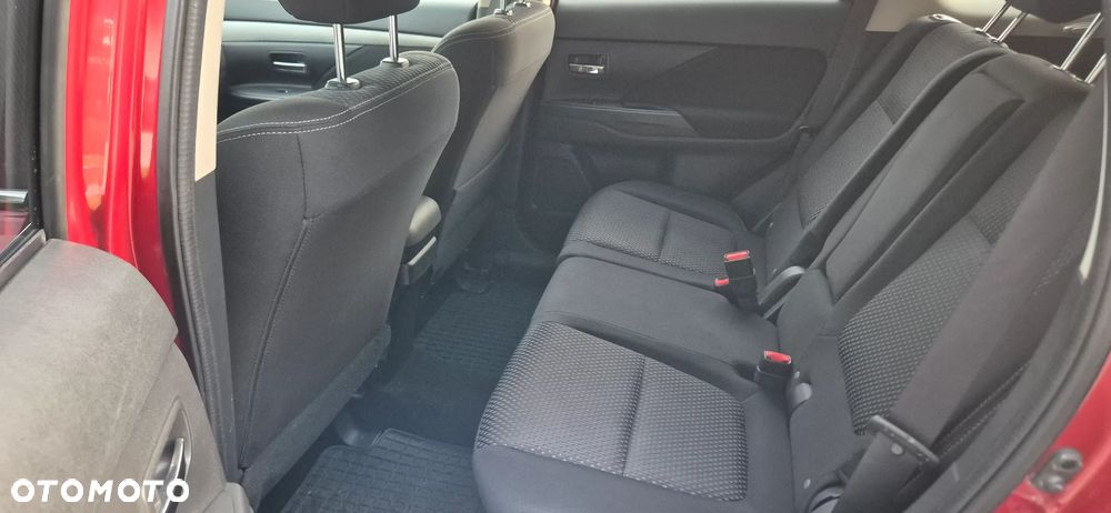 Mitsubishi Outlander 2.0 Intense + 4WD CVT - 31