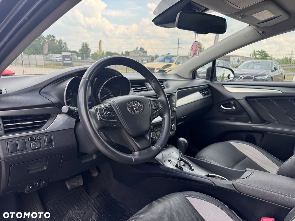 Toyota Avensis 1.8 Premium MS - 11