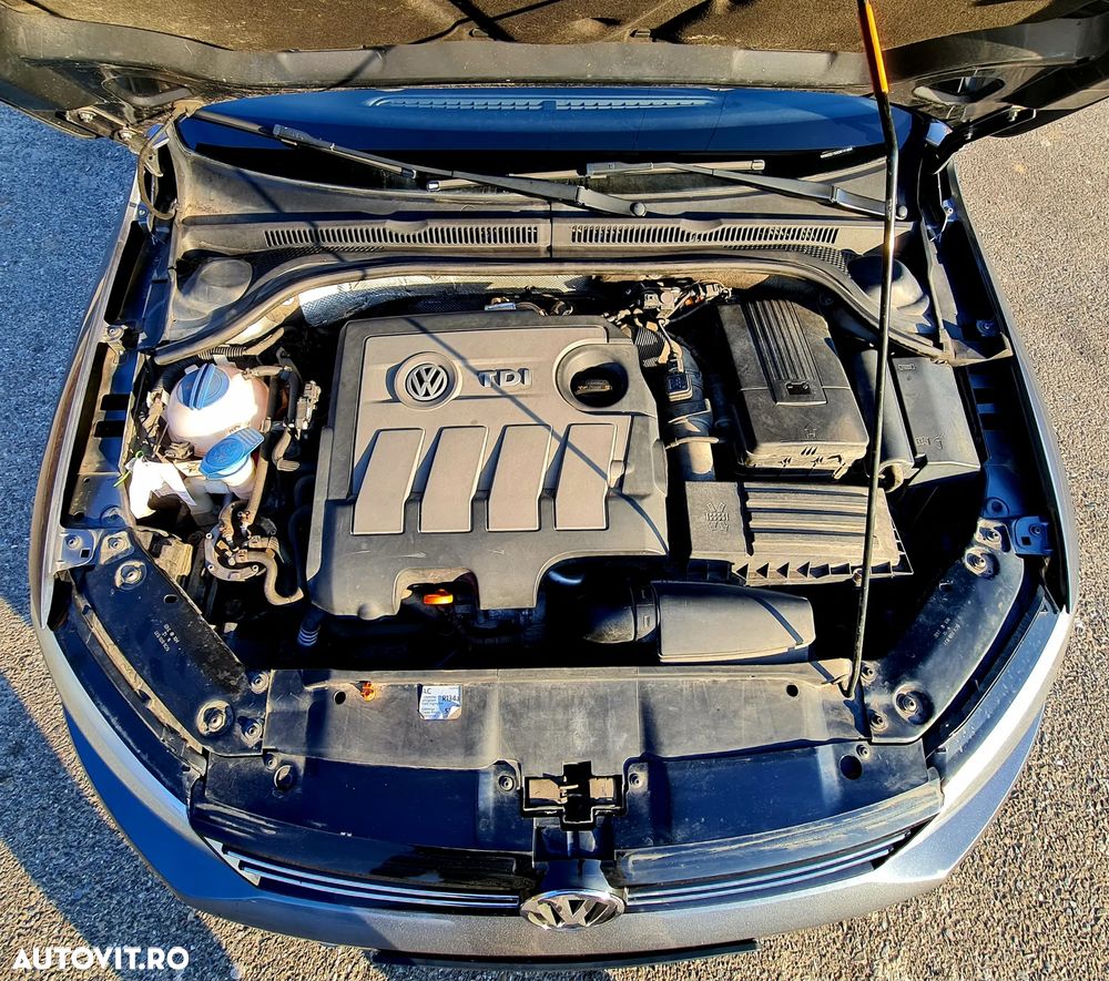 Volkswagen Jetta 1.6 TDI Blue Motion Technology Trendline - 4