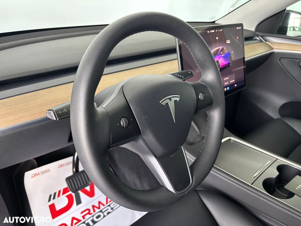 Tesla Model Y RWD - 12