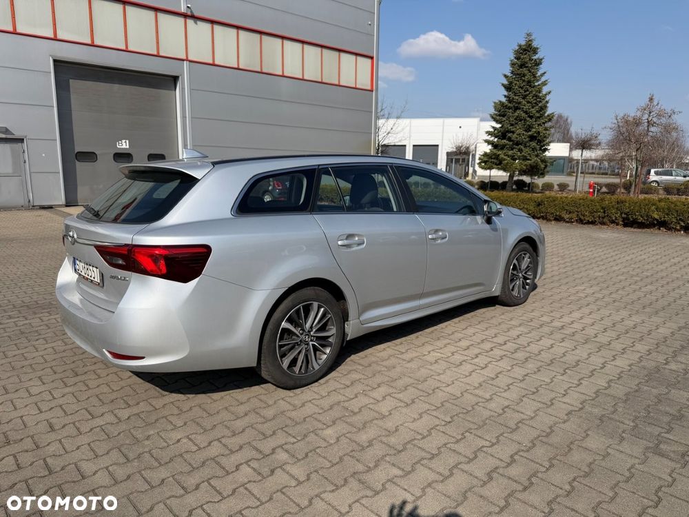 Toyota Avensis 2.0 D-4D Premium - 5