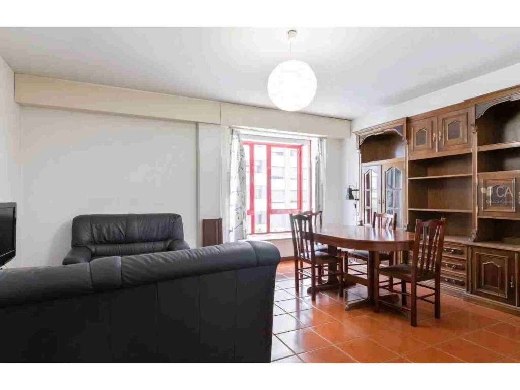 Apartamento T2 com elevador e lugar de estacionamento - Grande imagem: 2/12