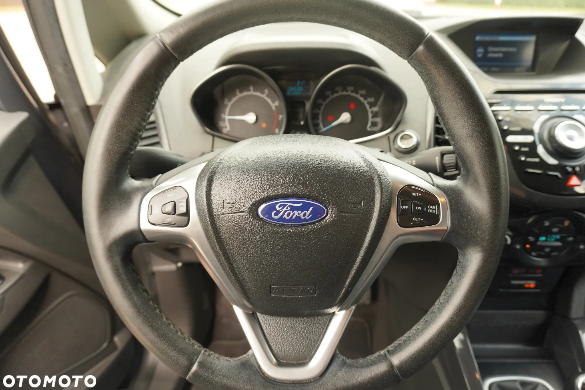 Ford EcoSport 1.0 EcoBoost TITANIUM - 17