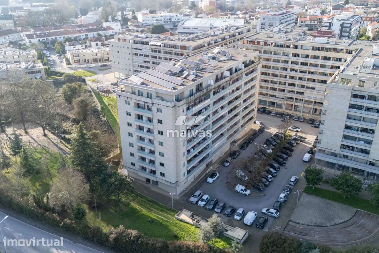 T3 + ESCRITÓRIO NUM DOS EMPREENDIMENTOS MAIS EMBLEMÁTICOS DE BRAGA. - Grande imagem: 2/40