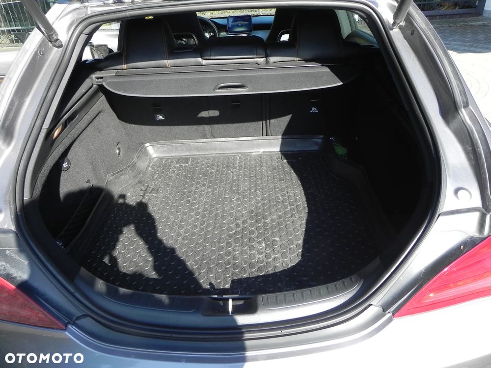 Mercedes-Benz CLA - 32