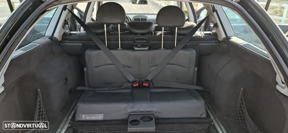 Mercedes-Benz E 220 CDi Avantgarde - 31