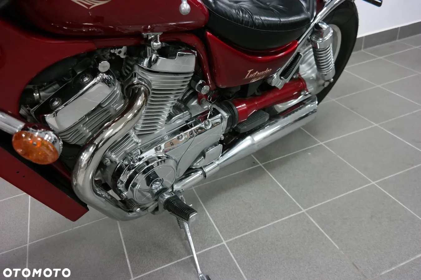 Suzuki Intruder - 10