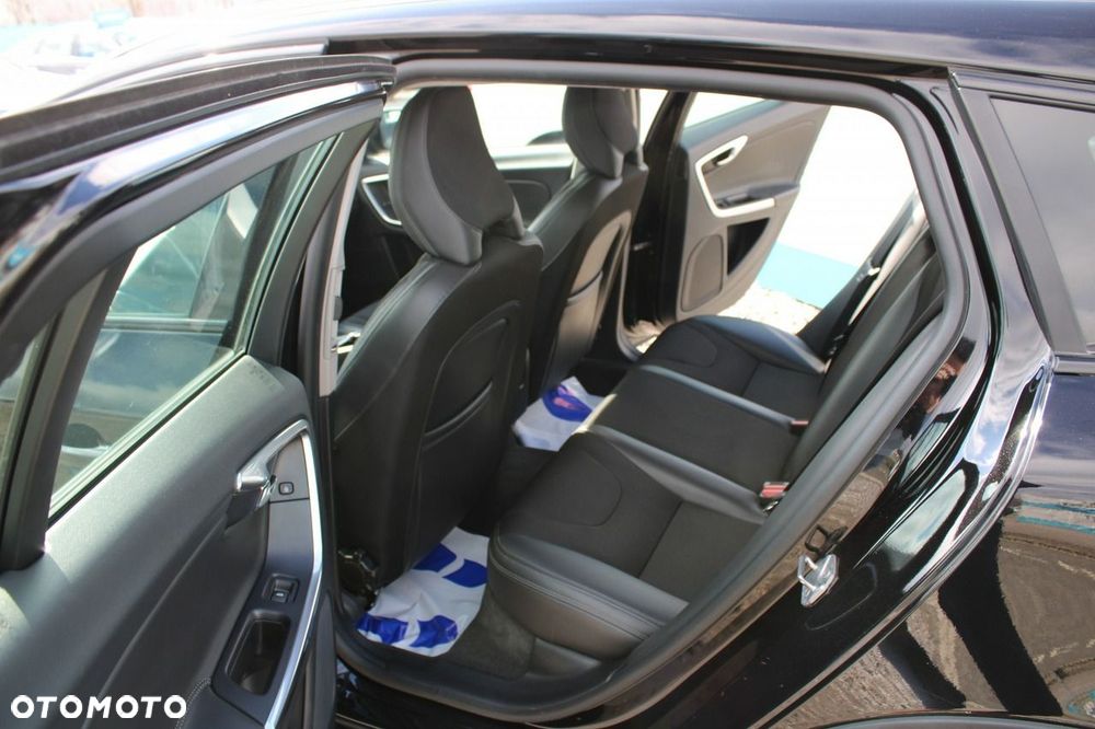 Volvo V60 Cross Country D4 Drive-E Momentum - 19