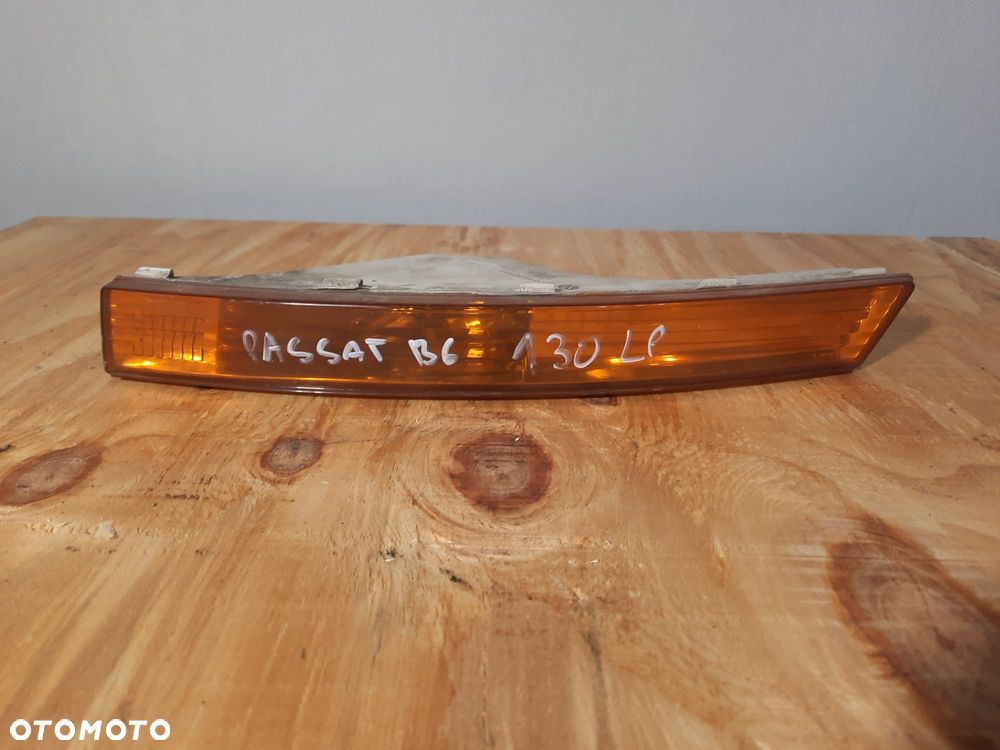 Kierunkowskaz lewy przód VW Passat B6 - 2