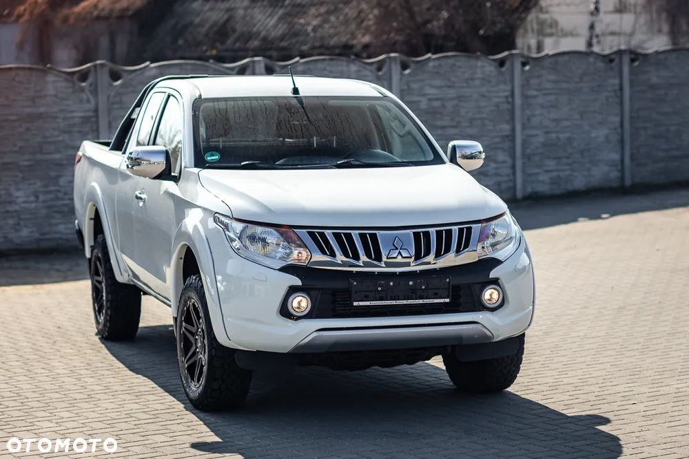 Mitsubishi L200 2.4 d DC Intense + - 7