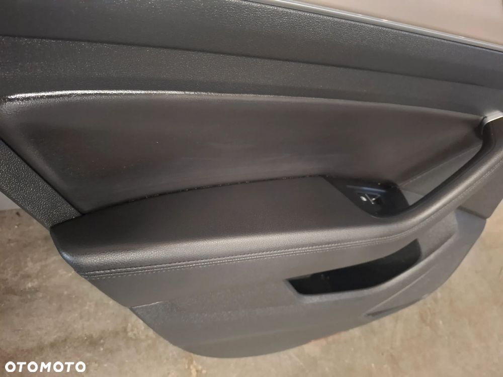 Boczek drzwi lewy tył tylny skóra Volkswagen Passat kombi B8 2019 rok europa - 3