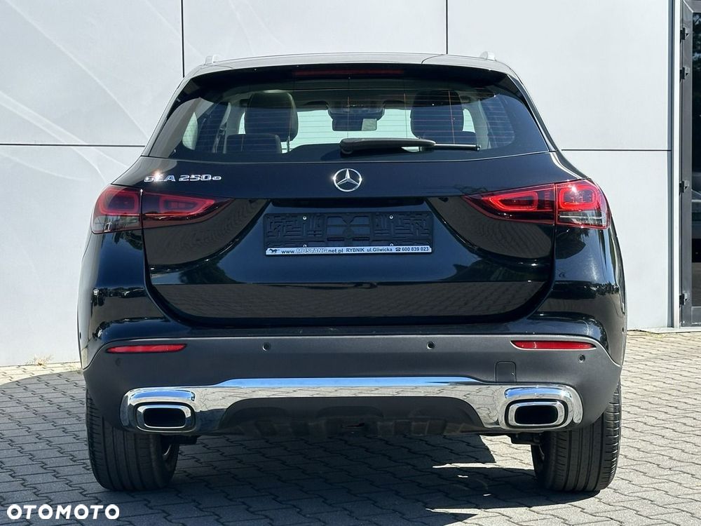 Mercedes-Benz GLA 250 e 8G-DCT Progressive - 12