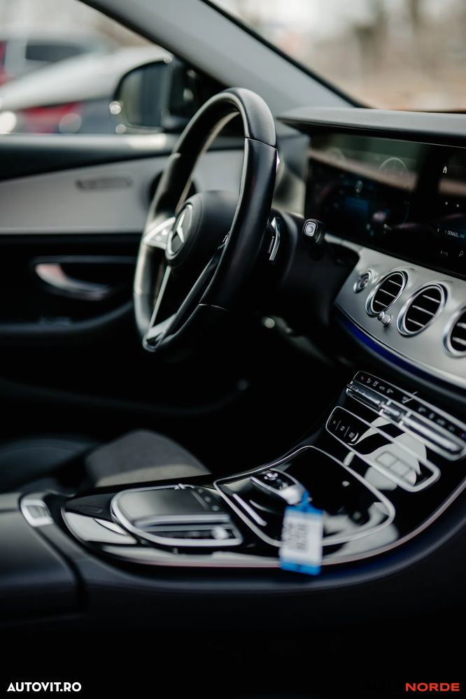 Mercedes-Benz E 300 de 9G-TRONIC AMG Line - 38