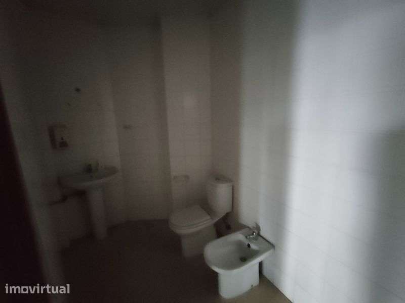 Vende-se ou arrenda-se espaço comercial 200m2 - Grande imagem: 5/8