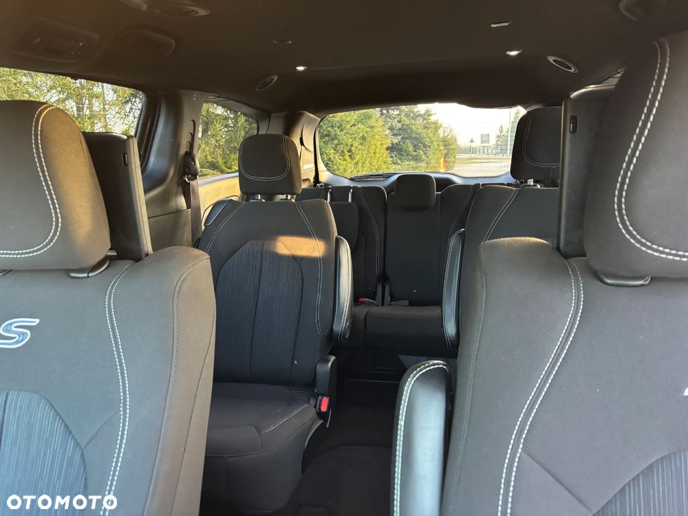 Chrysler Pacifica - 14