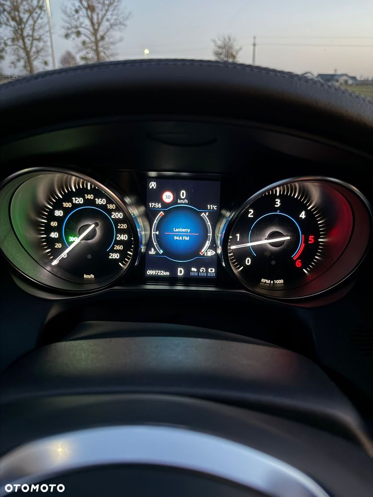 Jaguar XF 20d Portfolio - 12