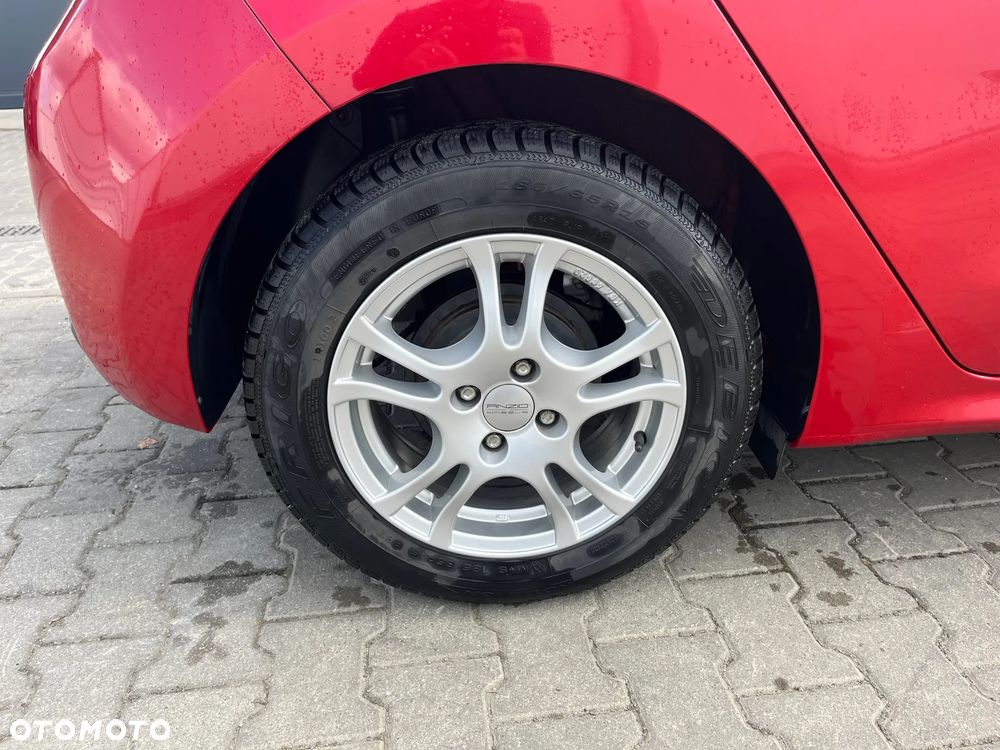 Kia Rio 1.2 L - 6