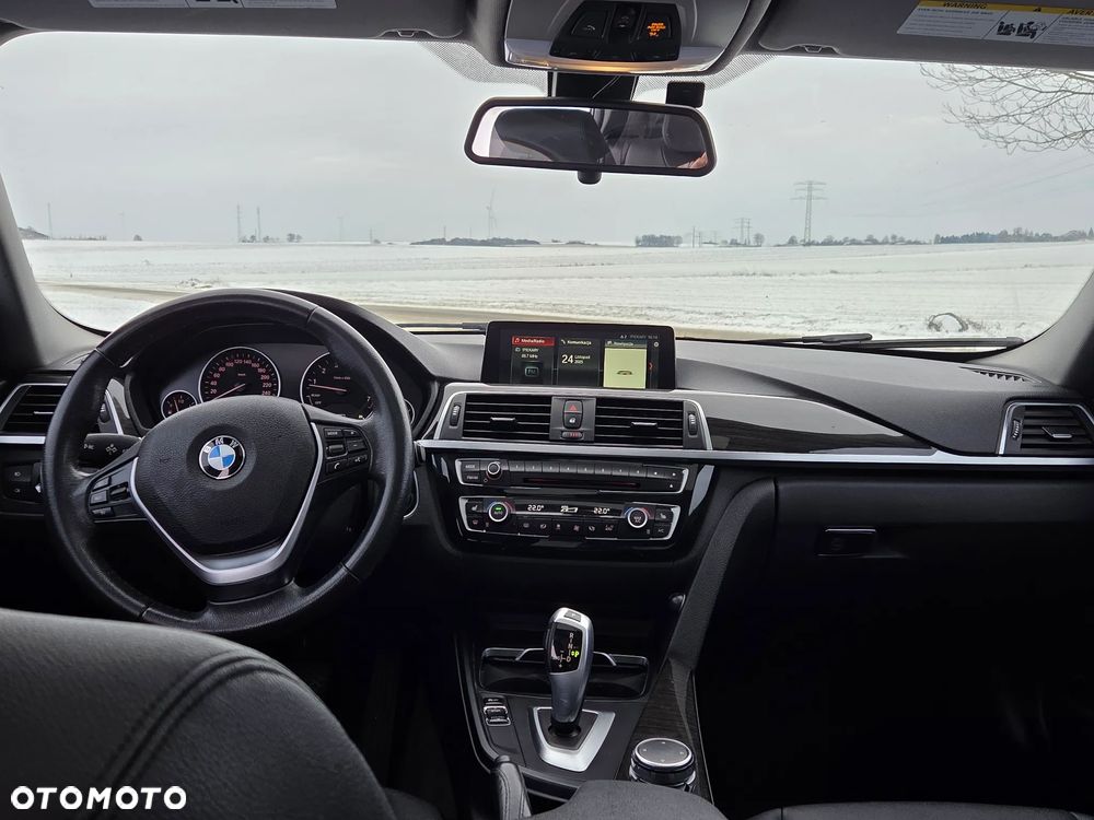 BMW Seria 3 320i xDrive - 11