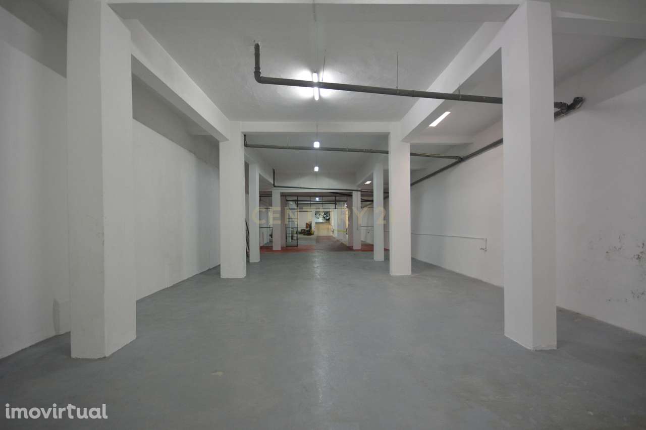ESPAÇO PARA ARMAZÉM OU GARAGENS COM 821 M2 SITUADO NA BAIXA ALBUFEIRA - Grande imagem: 5/9