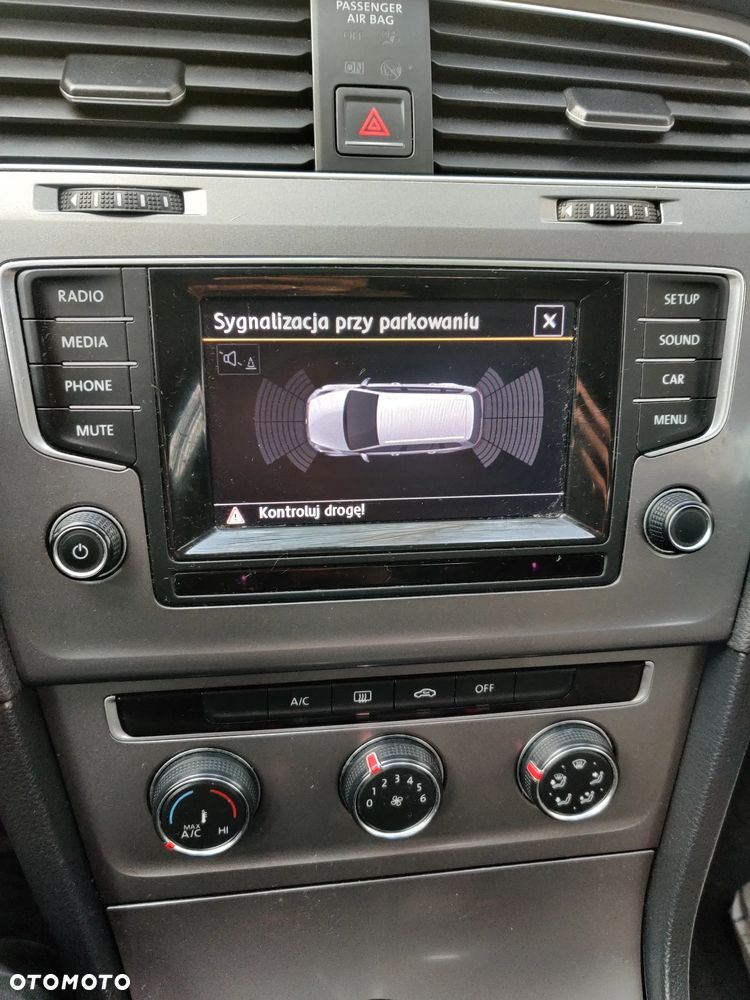 Volkswagen Golf 1.6 TDI DPF BlueMotion - 15