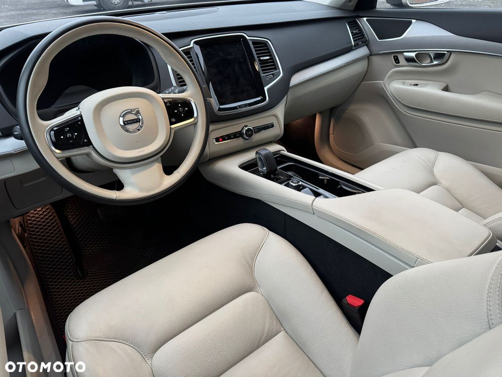 Volvo XC 90 - 22