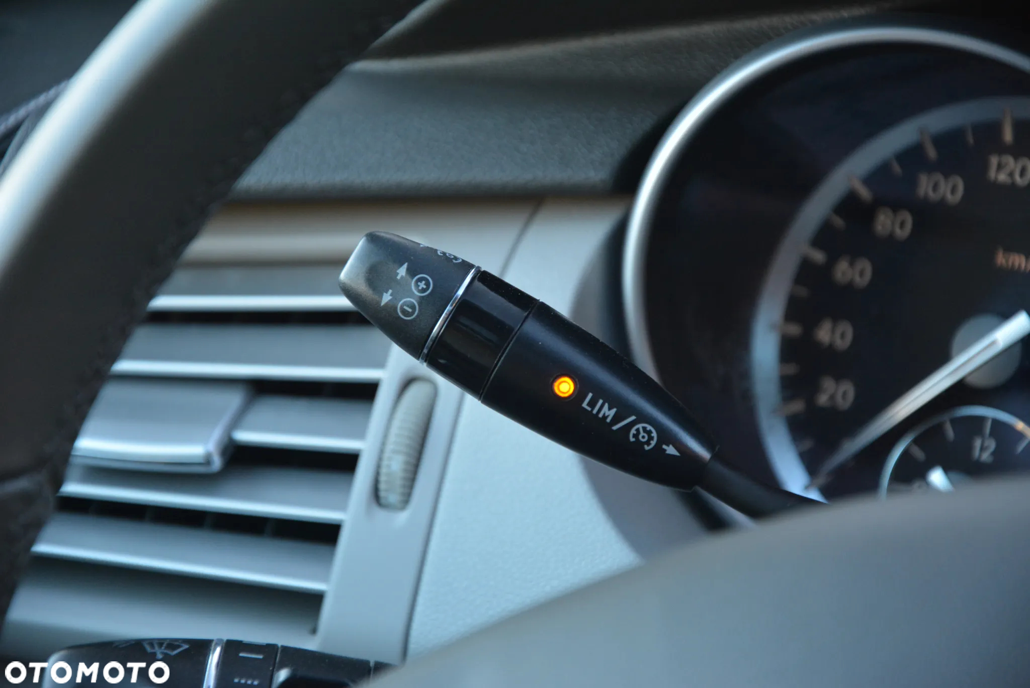 Mercedes-Benz Klasa R 300 CDI DPF BlueEFFICIENCY 7G-TRONIC - 39