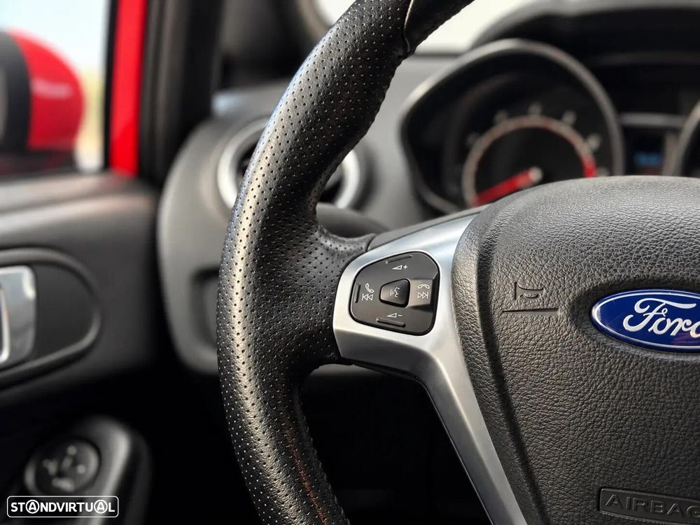 Ford Fiesta 1.6 EcoBoost c/ Pack Pele Desportiva ST - 29
