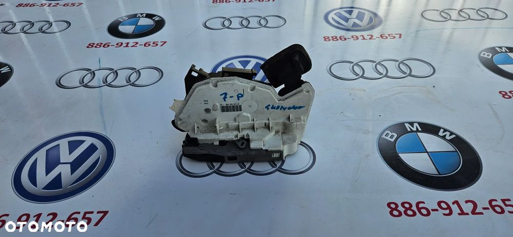 Seat Leon Zamek drzwi tylnych Tył Lewy 2018 Hatchback 5K4839015AE (13-18)