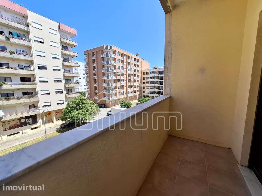 Apartamento T1 na praia da Amorosa - Grande imagem: 5/6
