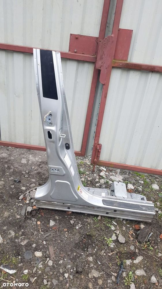 TOYOTA VERSO 09-17 PRÓG SŁUPEK PRAWY - 1