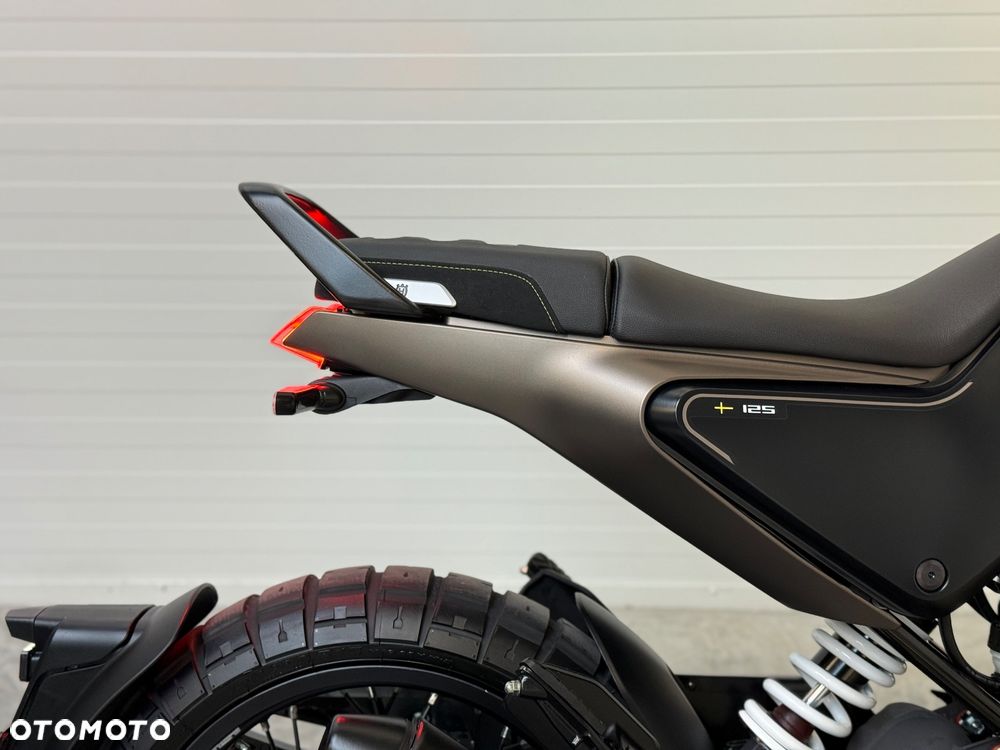Husqvarna Svartpilen - 19
